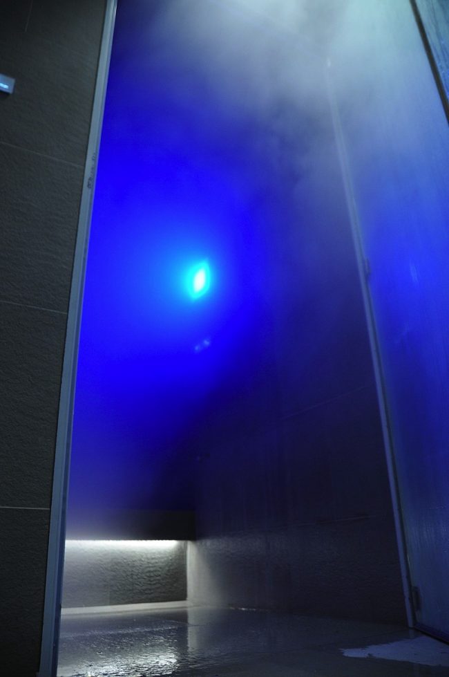 Armani Londra steam room