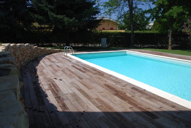 Legno naturale Ipé, posa ad incastro