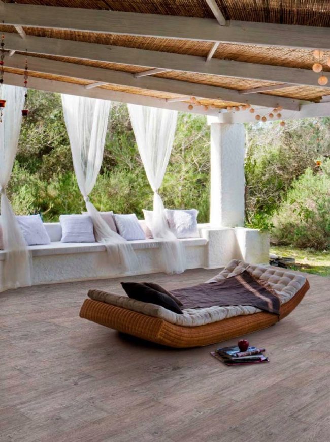 Piastrella in gres, finitura legno Lovely Smoke, formato cm 15.25 x 78.25