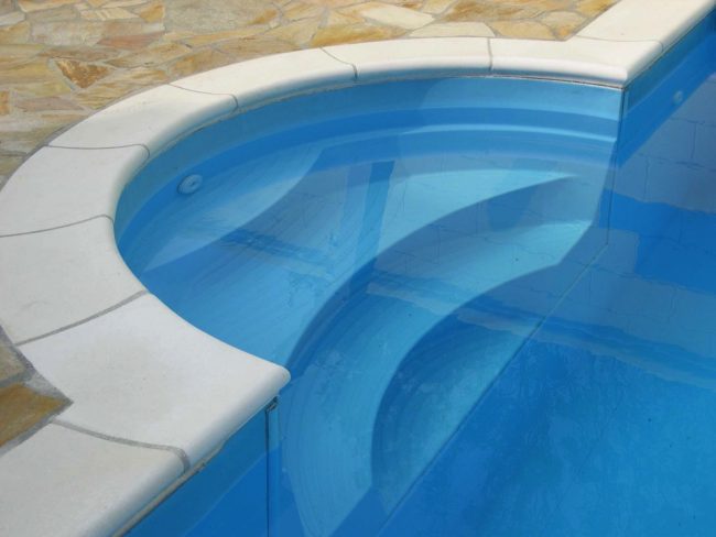 Bordo in cemento per piscine a skimmer