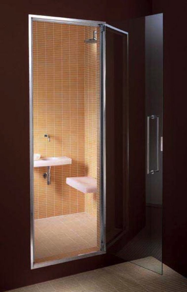 fonte e seduta reclinabile in resina bianca