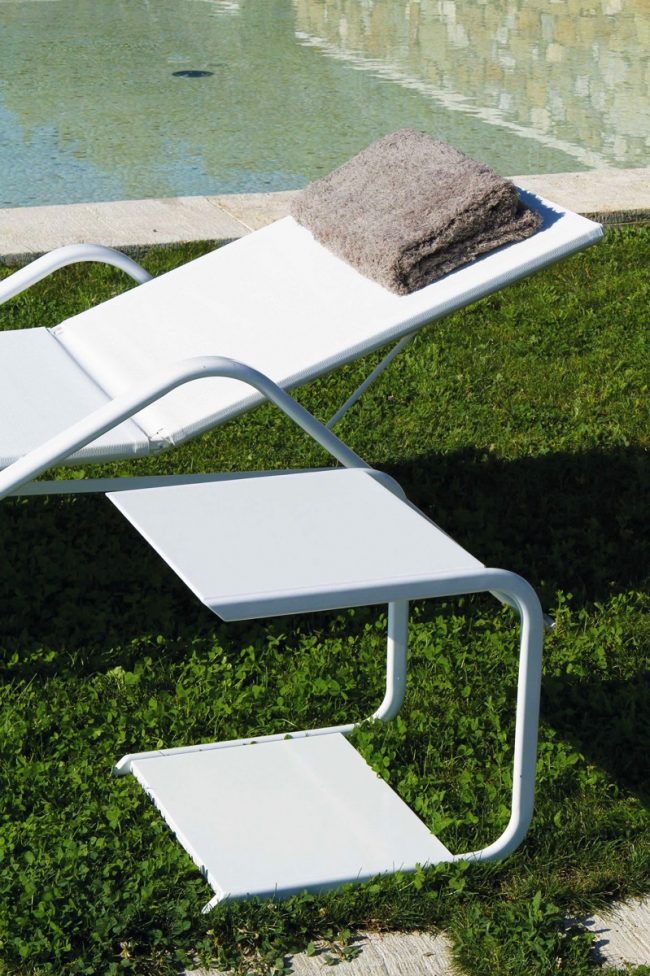 Lettino con side table