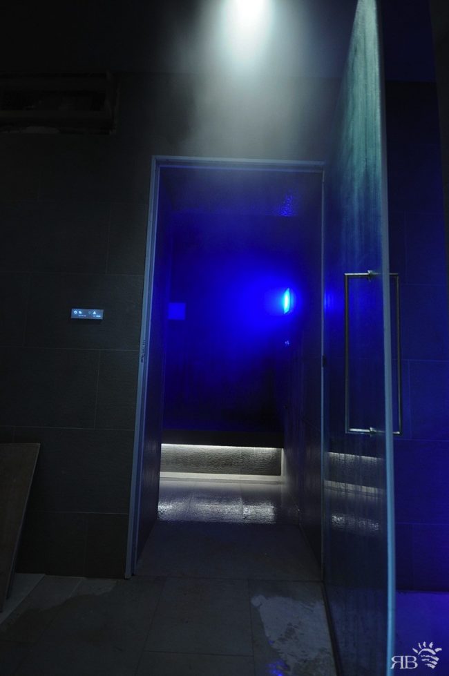 panca in EPS con strip led