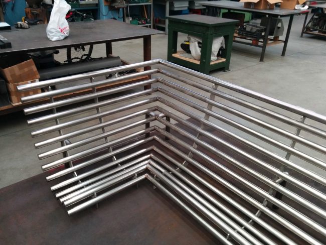 Panca in acciaio per seduta in piscina