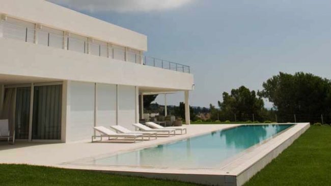 Piscina classica a sfioro