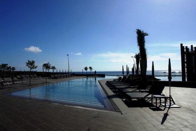 Piscina forma libera