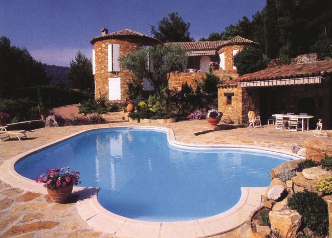 Piscina Tropea con scala romana