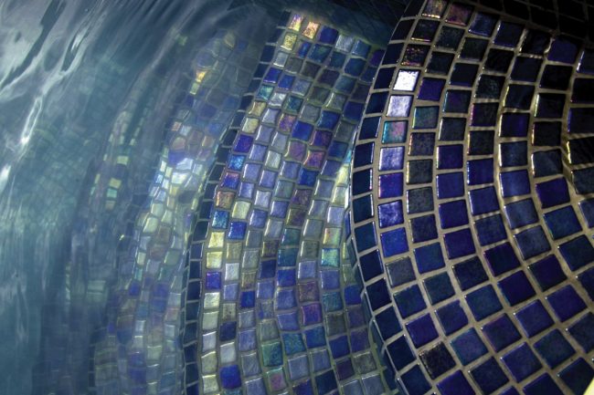 Scala per piscina con mosaico