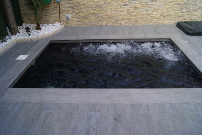 SPA costruita e rivestita in gres porcellanato